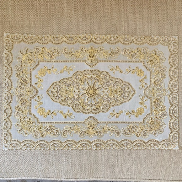 Set of 4 Plates and Placemats main image 1